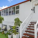 Hot Tub, Ice Bath, Gym, Sauna, Pool Table Coorparoo Haven *