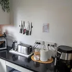Hot Tub, Ice Bath, Gym, Sauna, Pool Table Coorparoo Haven