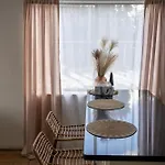 Homestay Hot Tub, Ice Bath, Gym, Sauna, Pool Table Coorparoo Haven
