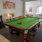 Homestay Hot Tub, Ice Bath, Gym, Sauna, Pool Table Coorparoo Haven *