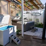 Homestay Hot Tub, Ice Bath, Gym, Sauna, Pool Table Coorparoo Haven *