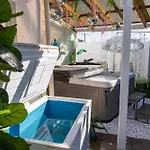 Hot Tub, Ice Bath, Gym, Sauna, Pool Table Coorparoo Haven *