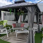 Hot Tub, Ice Bath, Gym, Sauna, Pool Table Coorparoo Haven Homestay