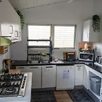 Homestay Hot Tub, Ice Bath, Gym, Sauna, Pool Table Coorparoo Haven *