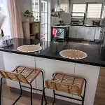 Hot Tub, Ice Bath, Gym, Sauna, Pool Table Coorparoo Haven *