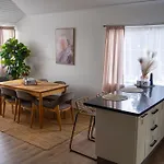 Homestay Hot Tub, Ice Bath, Gym, Sauna, Pool Table Coorparoo Haven *
