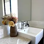 14A Convenient Ensuite Room In Coopers Plains