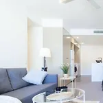 Chic Living In South Brisbane + Rooftop Pool