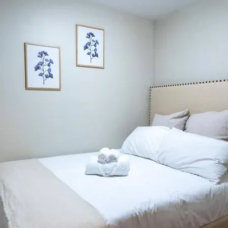 Spacious 3 Bed City Apt With Car Park, Pool & Gym Apartment Brisbane