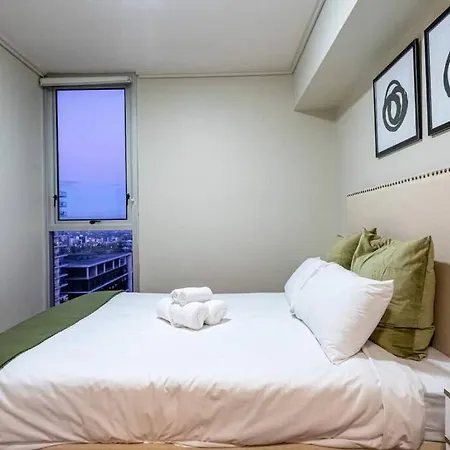Spacious 3 Bed City Apt With Car Park, Pool & Gym * Brisbane