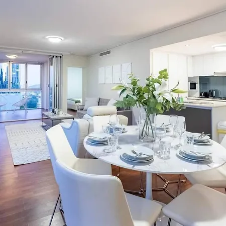 Spacious 3 Bed City Apt With Car Park, Pool & Gym Apartment *