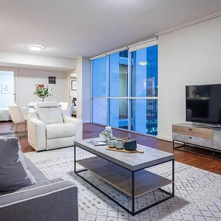 Spacious 3 Bed City Apt With Car Park, Pool & Gym * Brisbane
