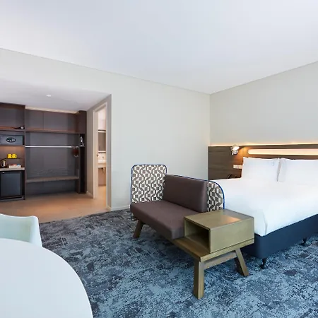 Hotel Holiday Inn Express Brisbane Central By Ihg 4*