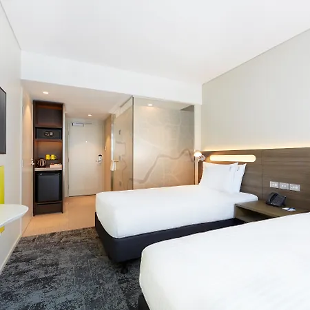 Holiday Inn Express Brisbane Central By Ihg 4*