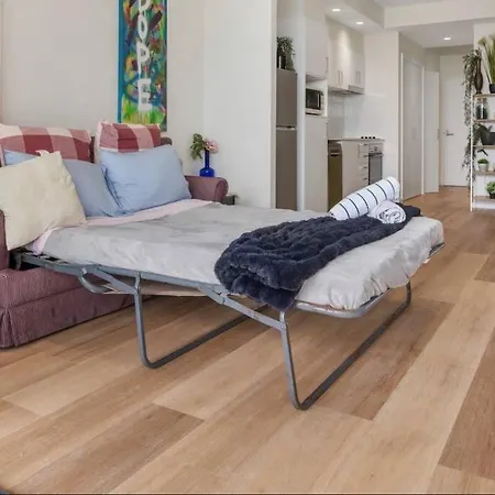 Newly Built 1 Bedroom - 6 Min To - Sleeps 6 - Smart Tv Netflix - Wifi Apartment *