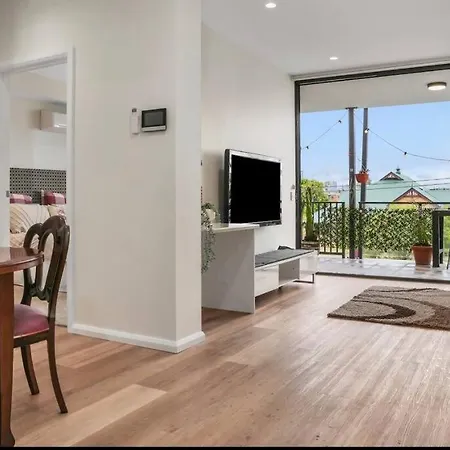 Newly Built 1 Bedroom - 6 Min To - Sleeps 6 - Smart Tv Netflix - Wifi *
