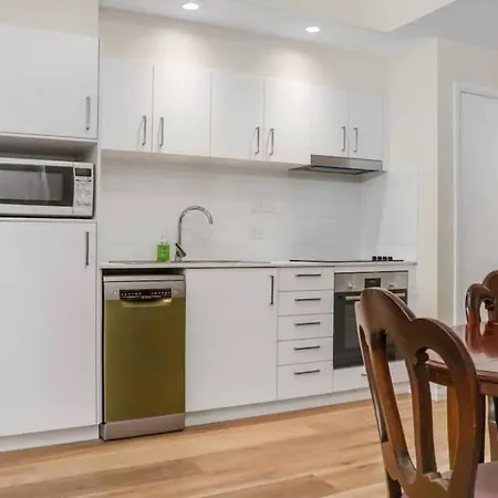 Newly Built 1 Bedroom - 6 Min To - Sleeps 6 - Smart Tv Netflix - Wifi Apartment *
