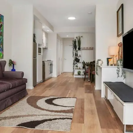 Apartment Newly Built 1 Bedroom - 6 Min To - Sleeps 6 - Smart Tv Netflix - Wifi Brisbane
