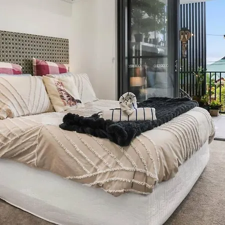 Newly Built 1 Bedroom - 6 Min To - Sleeps 6 - Smart Tv Netflix - Wifi Apartment Brisbane