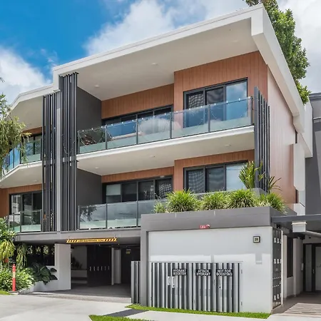 Creative East Escape Balcony & Parking Apartment