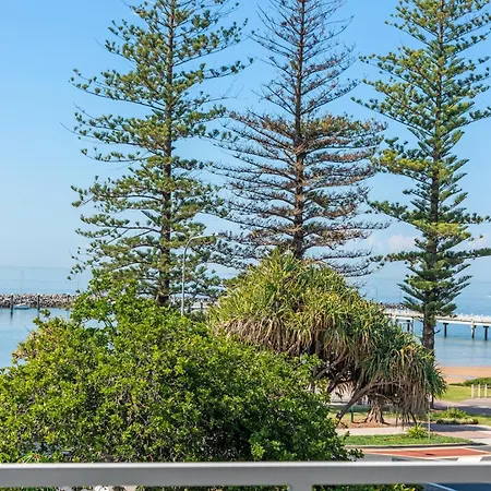 Proximity Waterfront Aparthotel Redcliffe