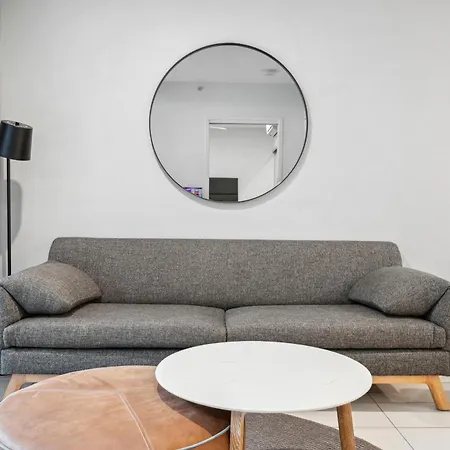 Holiday home 13q Boutique 1 Bedroom Abnb-style Apartment, Location *