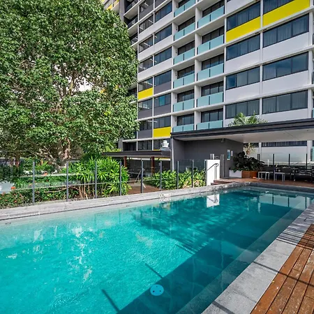 13q Boutique 1 Bedroom Abnb-style Apartment, Location *