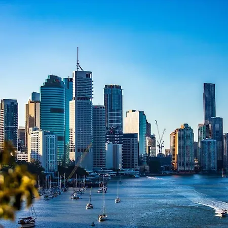 Apartment Picturesque City Living Moments From Everything Brisbane