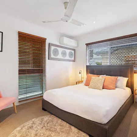 Holiday home Charming 2-bed With Spacious Backyard & Bbq Brisbane