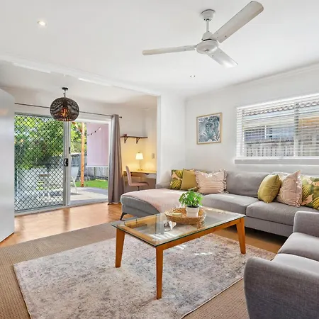 Charming 2-bed With Spacious Backyard & Bbq