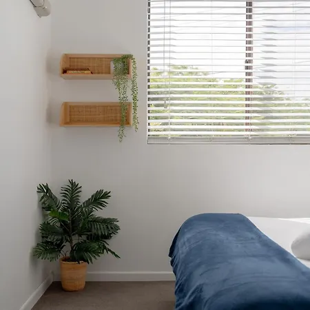 Lovely 2-bed By Oxenham Park Transport & Shops Apartment *