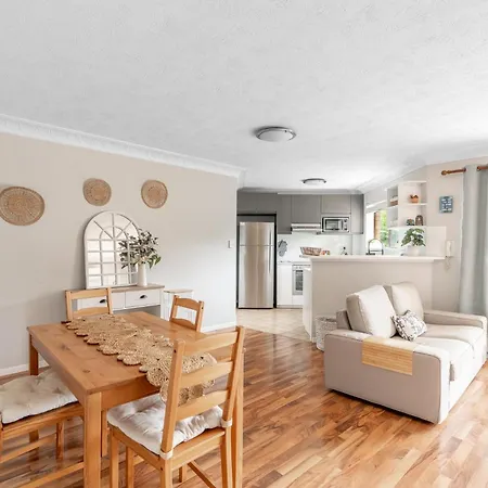 Lovely 2-bed By Oxenham Park Transport & Shops Apartment
