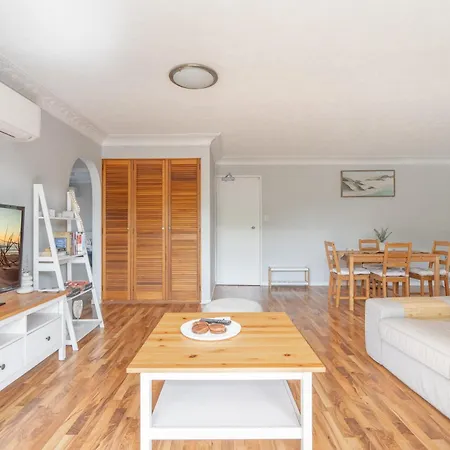 Lovely 2-bed By Oxenham Park Transport & Shops Apartment Brisbane
