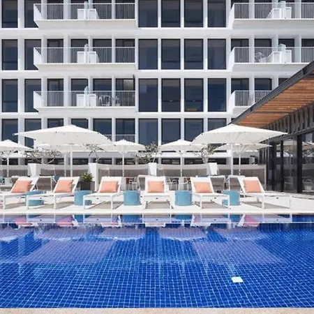 2-bed With Pool Gym Parking And Balcony *