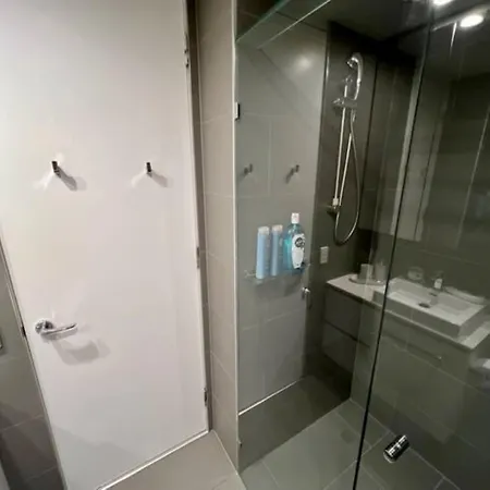 2-bed With Pool Gym Parking And Balcony Apartment *