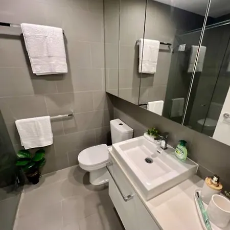 2-bed With Pool Gym Parking And Balcony * Brisbane