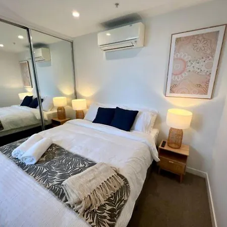 Apartment 2-bed With Pool Gym Parking And Balcony