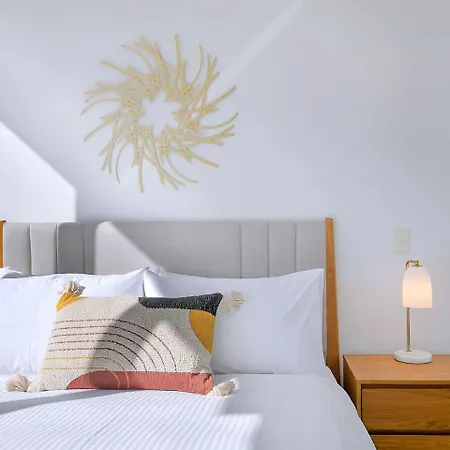 Of Spring Hill - Balcony Bliss And Poolside Escape Apartment *