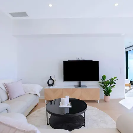 Apartment Of Spring Hill - Balcony Bliss And Poolside Escape *