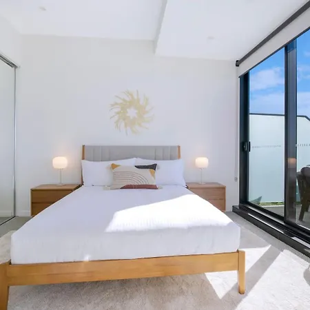 Of Spring Hill - Balcony Bliss And Poolside Escape * Brisbane