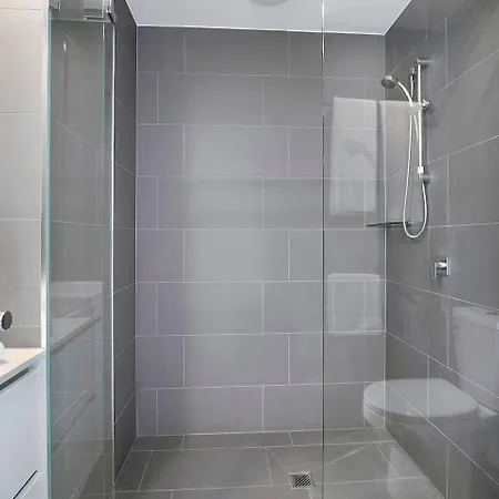 Of Spring Hill - Balcony Bliss And Poolside Escape Apartment Brisbane