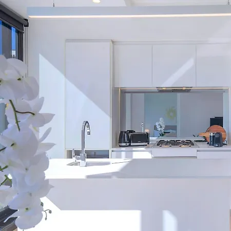 Of Spring Hill - Balcony Bliss And Poolside Escape * Brisbane