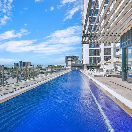 Of Spring Hill - Balcony Bliss And Poolside Escape Brisbane