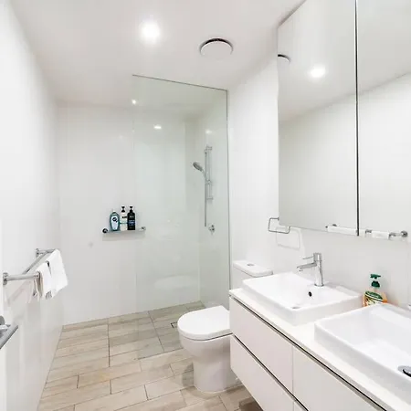 Luxurious 2br2ba Resort-style Retreat In Hamilton
