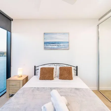 Luxurious 2br2ba Resort-style Retreat In Hamilton