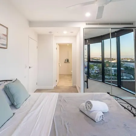 Apartment Luxurious 2br2ba Resort-style Retreat In Hamilton Brisbane