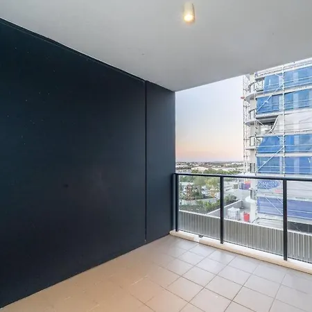 Luxurious 2br2ba Resort-style Retreat In Hamilton Apartment *