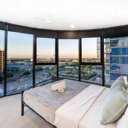 Luxurious 2br2ba Resort-style Retreat In Hamilton Brisbane