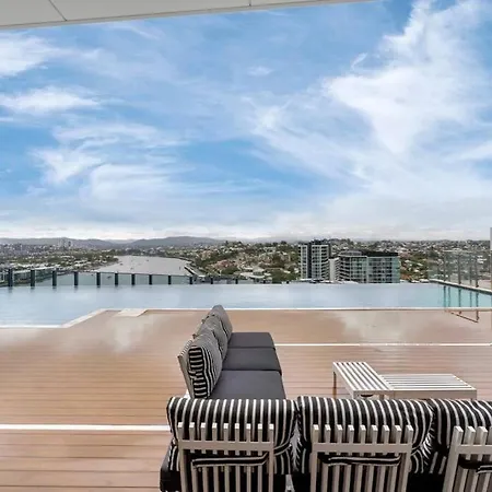 Luxurious 2br2ba Resort-style Retreat In Hamilton