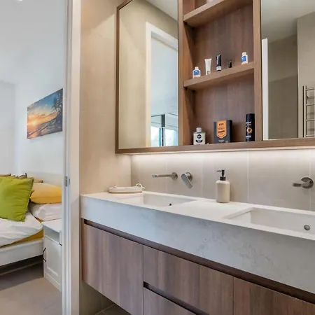 Apartment Creative East Escape Balcony & Parking Brisbane